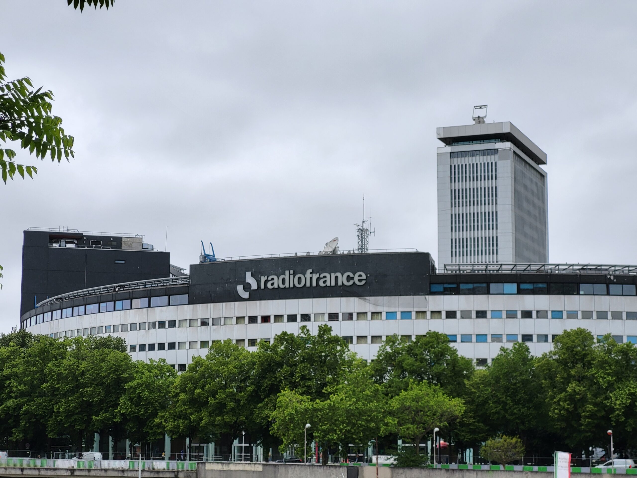 Jean-Luc Mélenchon reprend la rhétorique de Trump contre Radio France et ses journalistes